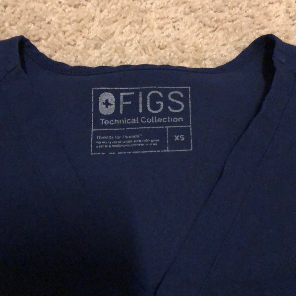 Figs 2 pocket scrub top